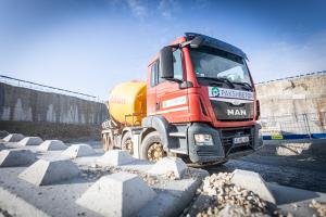 Első betonöntés az 5. blokki munkagödörben 2026. február 5-én. Fotó: Paks II. Zrt. / Kövi Gergely Péter